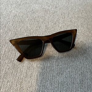 Brown Cat-Eye Women's Sunglasses - Fashion Accessory